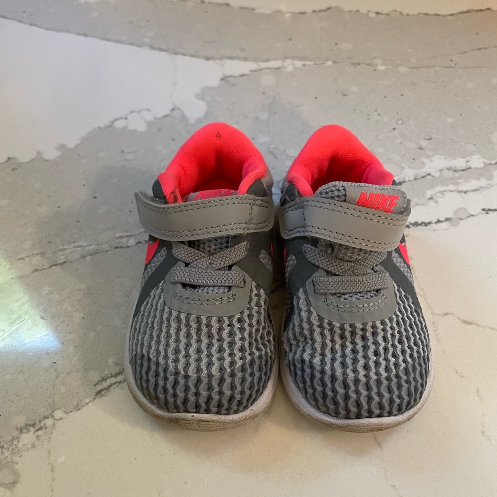 NIKE size 5